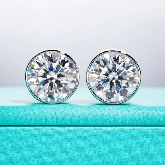 Certified 2CT VVS1 Moissanite Diamond Luxury Stud Earrings - Picture 3 of 14